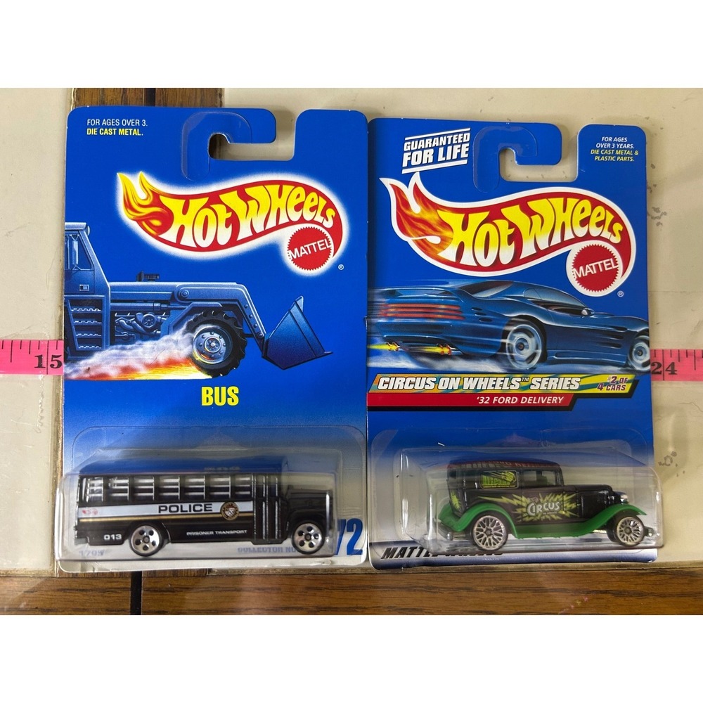 Hot Wheels Circus On Wheels '32 Ford Delivery &‎ Police Bus Collector Set
